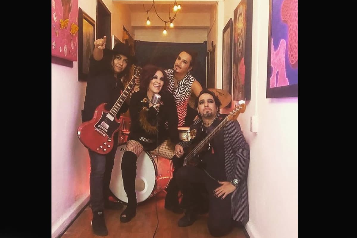 La vocalista de “Kenny y los Eléctricos” contó que cuando Ricky llegó a México, la vistó a su casa. Fue ahí donde conoció a Alejandra.