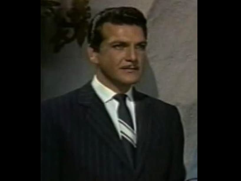 Tras aparecer en otras producciones como ‘El vuelo del águila’, ‘Agujetas de color de rosa’ (1994) y ‘En carne propia’ (1990-1991), Raúl falleció el 20 de abril de 1996 a los 69 años en la Ciudad de México.