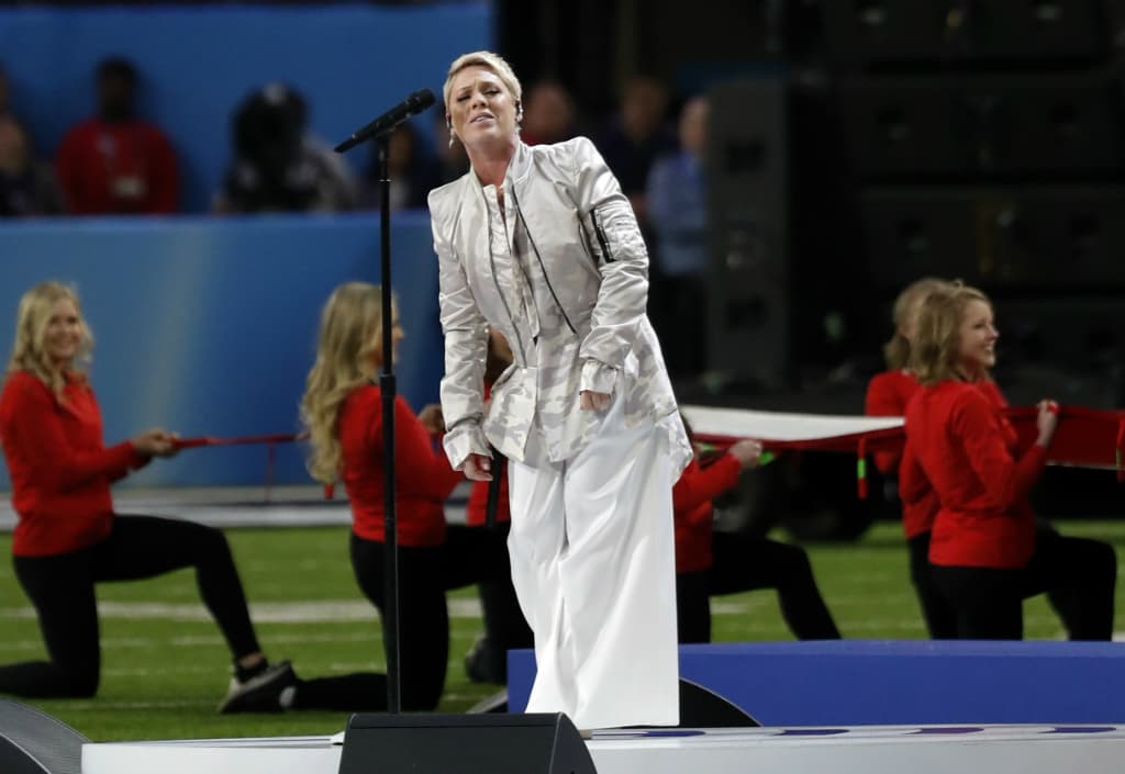 Pink reanuda su gira luego de ser hospitalizada
