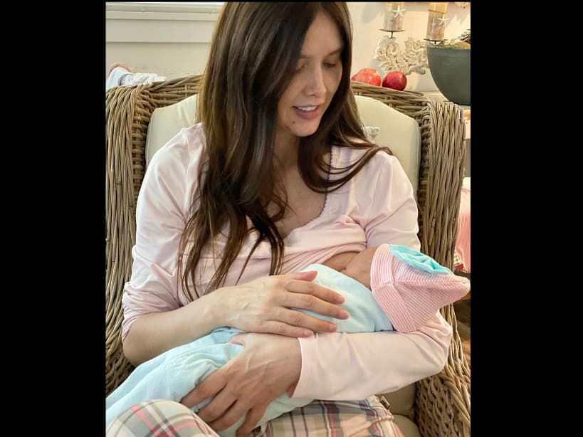 Malene Favela debutó como mamá el pasado 12 de octubre. De acuerdo con la revista People En Español, Bella Seely, nombre de la bebé, llegó al mundo a las 8:45 horas, pesando 3 kilos 45 gramos y midió 49 centímetros. El empresario australiano, George Seely, es el padre de la bebé.