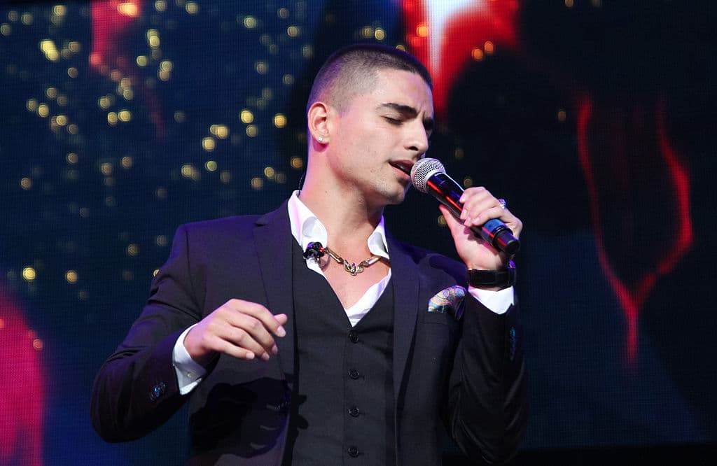 El reggaetonero siguió trabajando en sus propias canciones, las cuales llegaron al número uno de las listas de popularidad, como “Addicted”, “La Curiosidad” y “Carnaval”. En su país natal alcanzó la fama gracias a su participación en el reality show ‘La Voz Kids’ al lado de Fanny Lu y Andrés Cepeda.