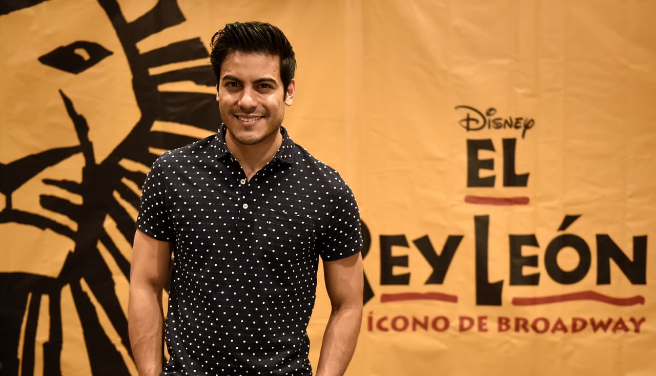 ¡Carlos Rivera confiesa todo en videochat exclusivo con sus fans de alrededor del mundo!
