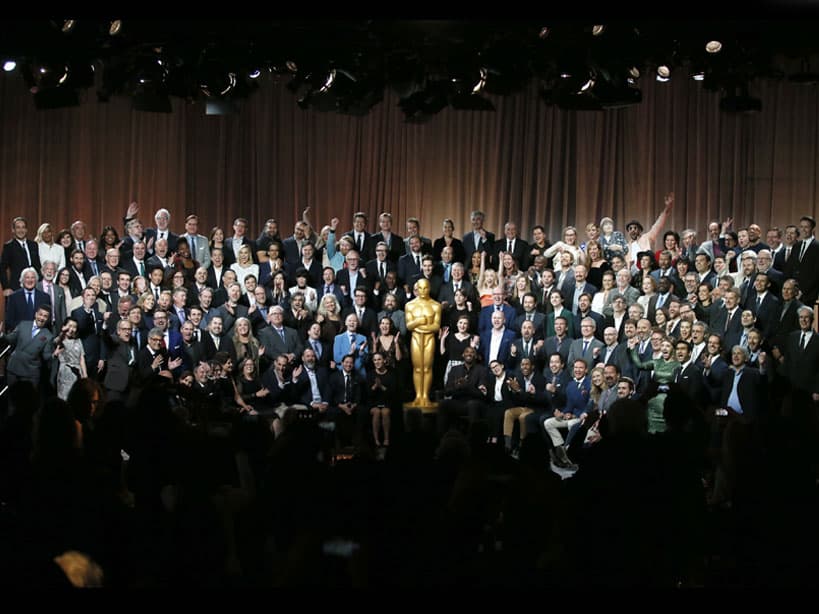 El presidente de la academia de cine de EU, John Bailey, dio la bienvenida a los 205 nominados al Óscar de este año con una comida en su honor.