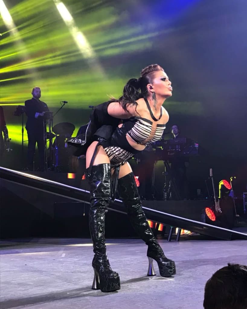 Alejandra Guzmán agradecida por tantos años en el gusto de sus fans.