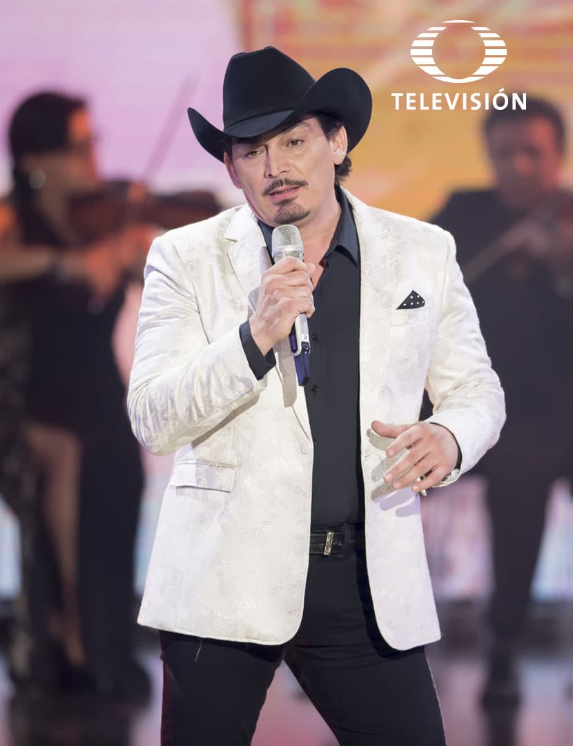 José Manuel Figueroa rindió un homenaje a su padre al cantar un tema suyo.