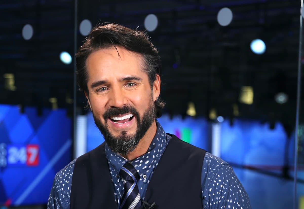 ¡Más activo que nunca! José Ron nos seguirá enamorando este 2025. Aquí te contamos
