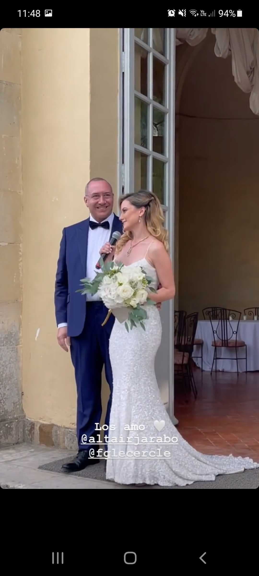 Hecho que cumplió la actriz, ya que en ninguna de sus dos bodas portó el tradicional vestido de novia, aunque sí optó por atuendos blancos que resaltaron su figura.