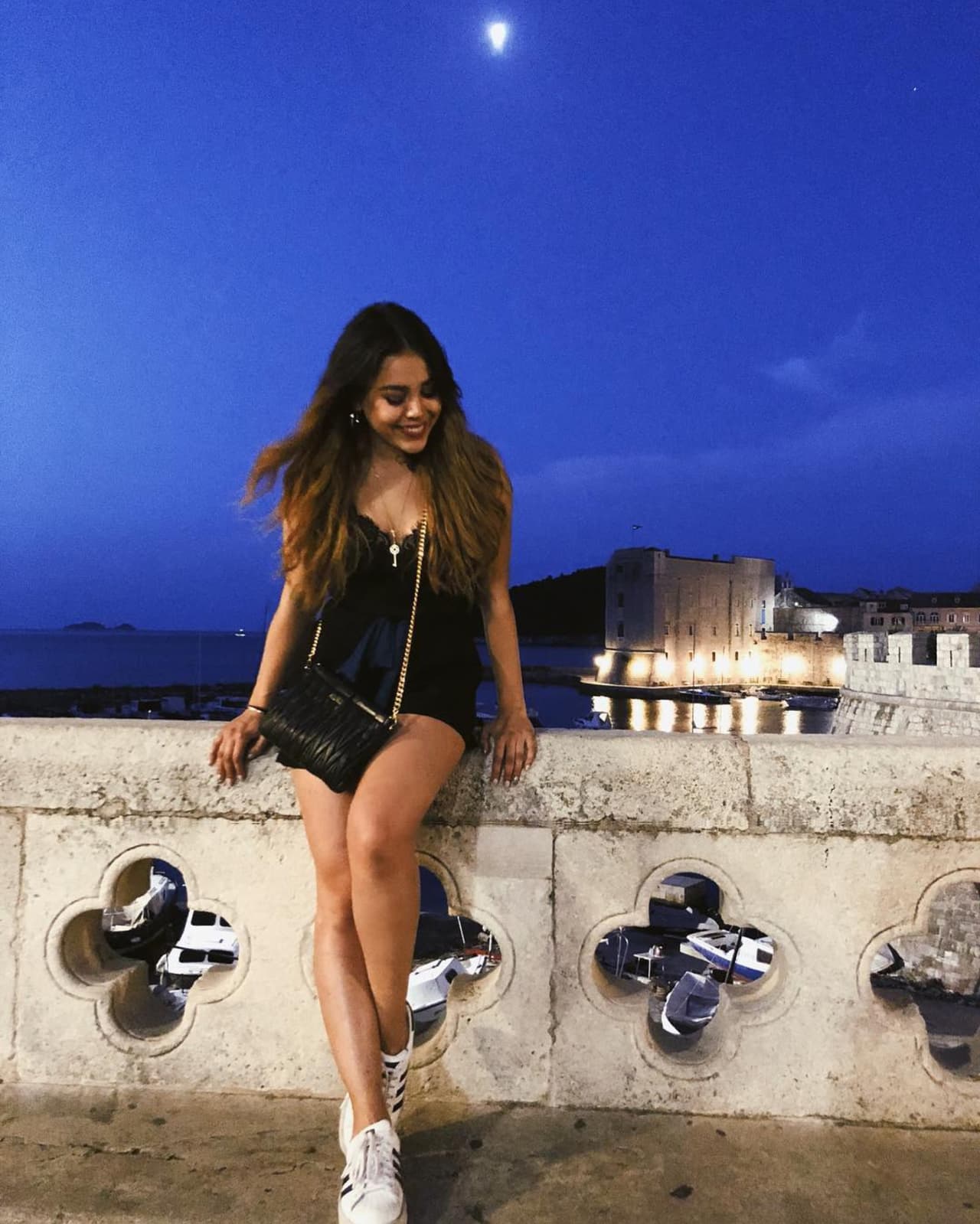 Danna Paola posa en sexy traje de baño en Instagram