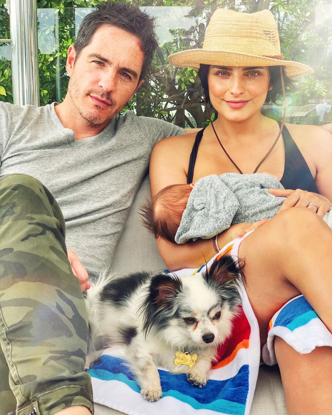 Mauricio Ochmann es muy atento con Aislinn Derbez
