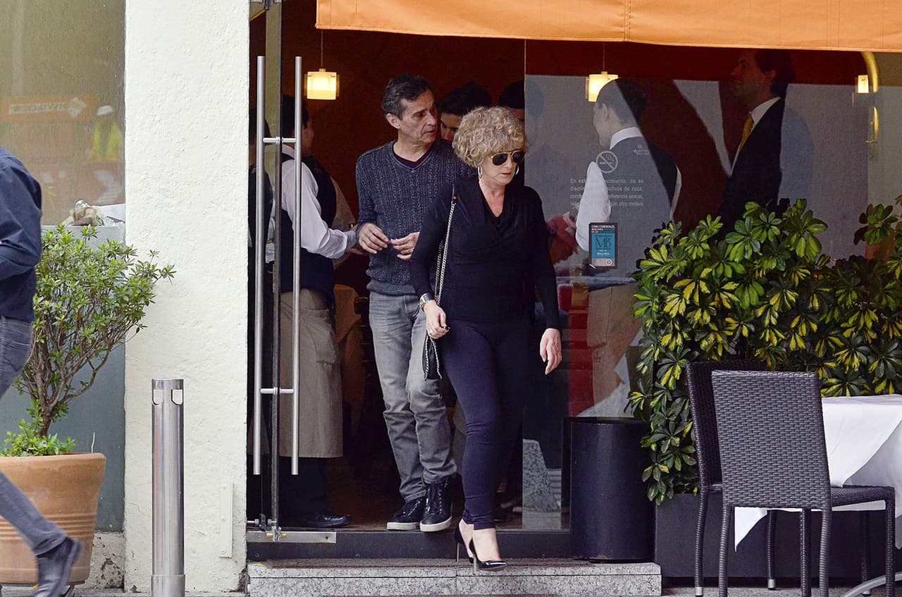 Christian Bach junto a su esposo Humberto Zurita en 2015