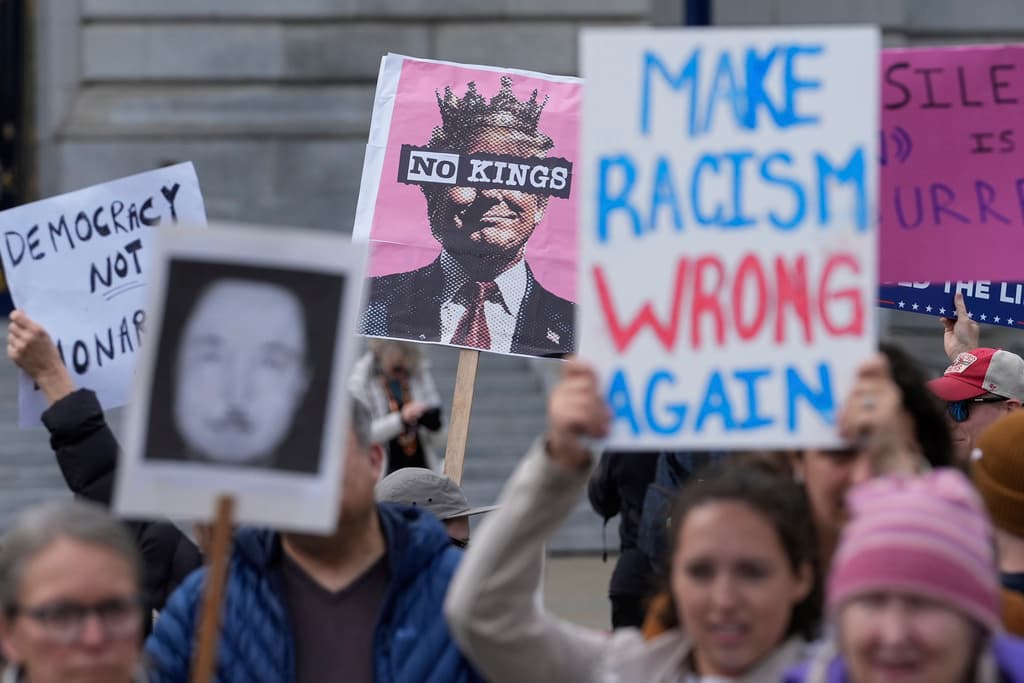 Hispanas celebran su boda en protesta contra Donald Trump y Elon Musk en San Francisco