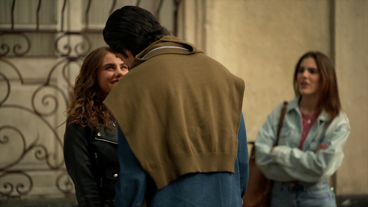 Julia y Saúl se besan