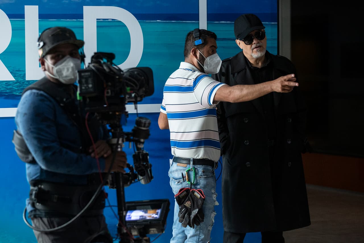 Aquí el actor Marco Treviño recibiendo indicaciones de la producción.
<br>
<br>¿Qué pasará con el villano? Descúbrelo en el GRAN FINAL de 'Vencer el Desamor' este viernes a las 8:30 pm. con Las Estrellas.