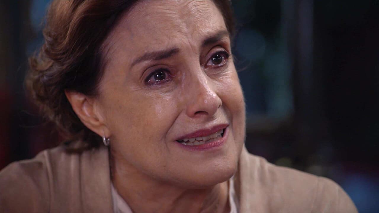 Con lágrimas en los ojos, Luz le pide a Patricio ser el pilar de su familia