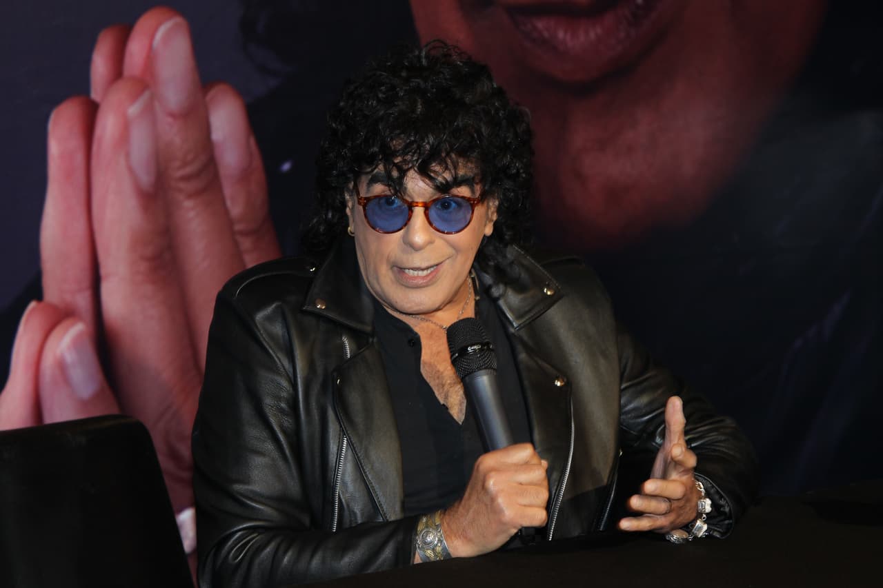 El rockero de los ochenta fue mencionado en la serie de Luis Miguel, cuando lo encarcelaron en 1989, por evasión de impuestos.