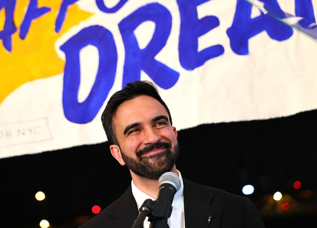 Quién es Mamdani, el inmigrante defensor de los trabajadores que triunfó en las primarias de NYC