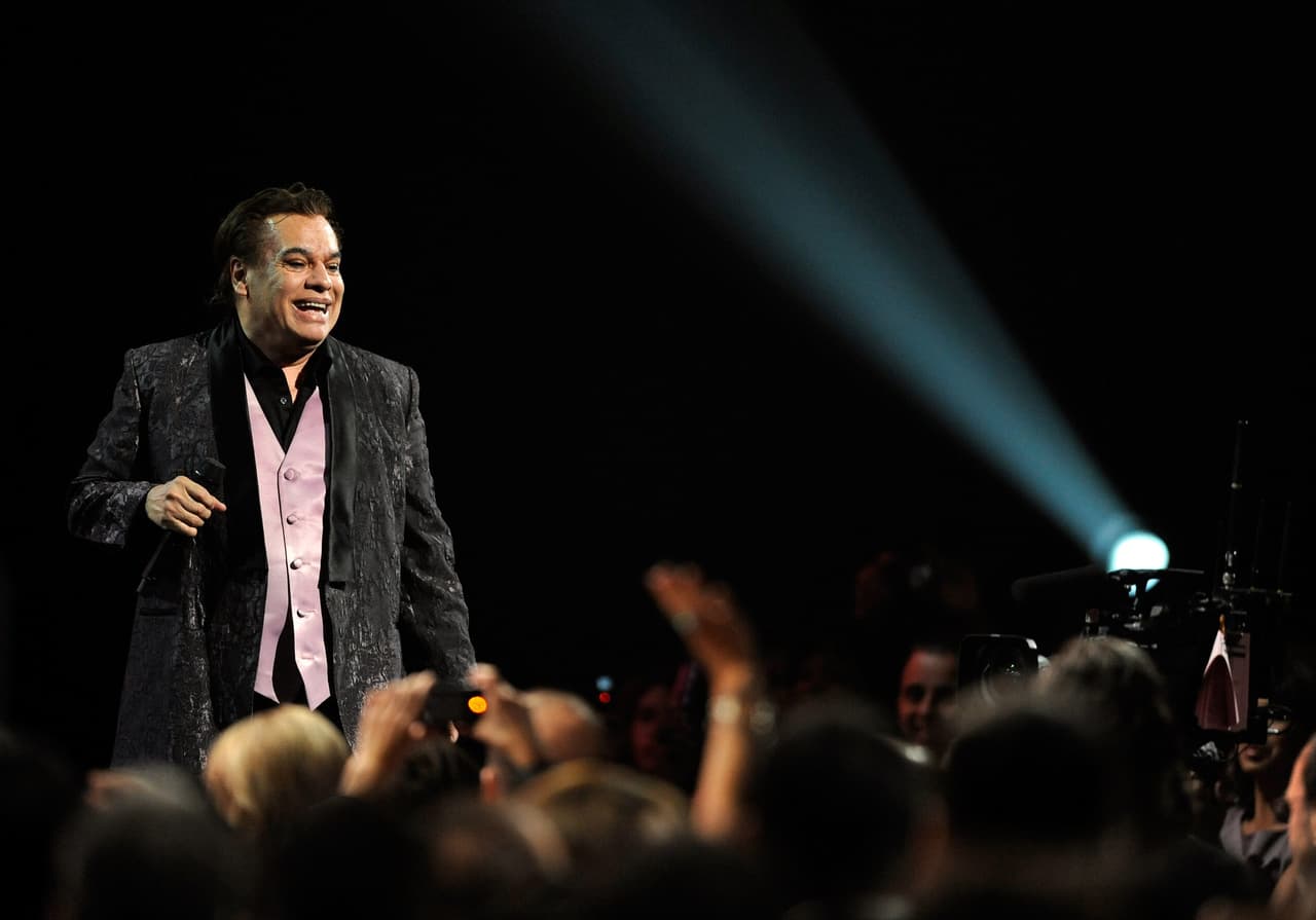LAS VEGAS - NOVEMBER 05: Singer Juan Gabriel performs during the 10th Annual Latin GRAMMY Awards at the Mandalay Bay Events Center November 5, 2009 in Las Vegas, Nevada. (Photo by Ethan Miller/Getty Images)