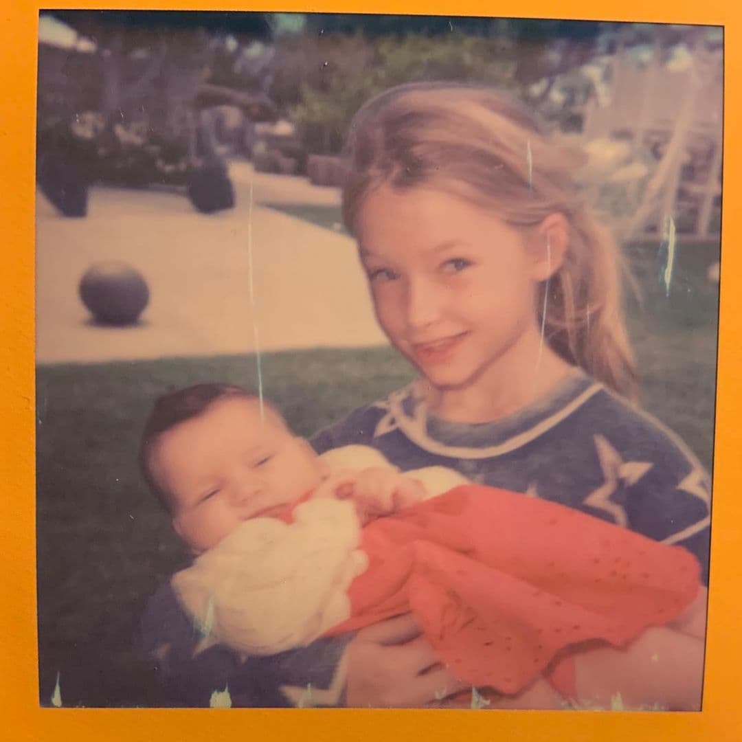 ”Estas damas hacen que mi corazón estalle con chispas de amor #MaxiDrew #BirdieMae”, escribió Jessica en su publicación que alcanzó más de 51 mil likes, además de cientos de comentarios alabando la belleza de las pequeñas, el pasado 28 de mayo.