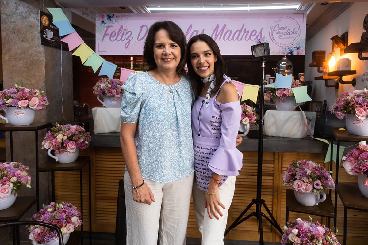 Ella es la mamá de Nuria Gil, una de las ayudantes de 'Don Tomás' en la cafetería.