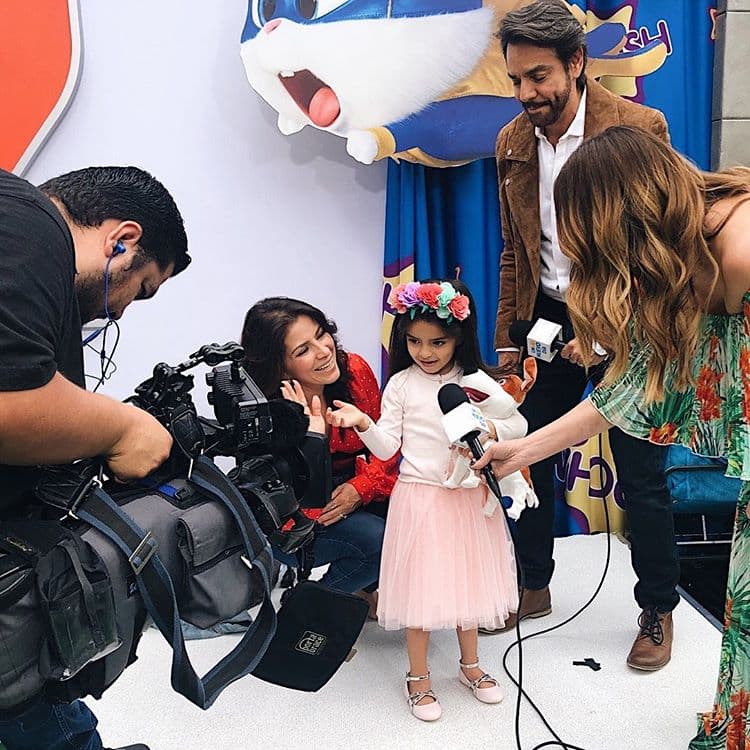 A pesar de que la verdadera estrella era Eugenio Derbez, Aitana terminó robándole cámaras y micrófonos a su famoso padre.