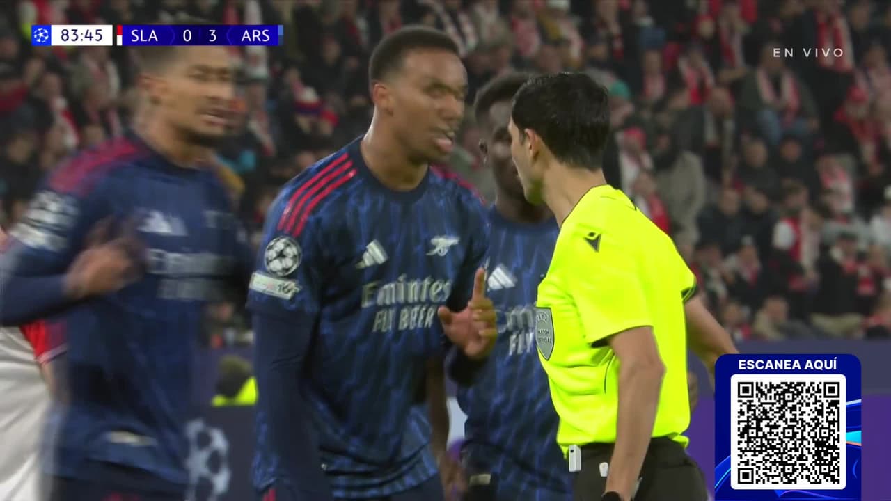 ¡No hay penal para el Slavia Praga! Tras revisar en el VAR la pena máxima no fue marcada