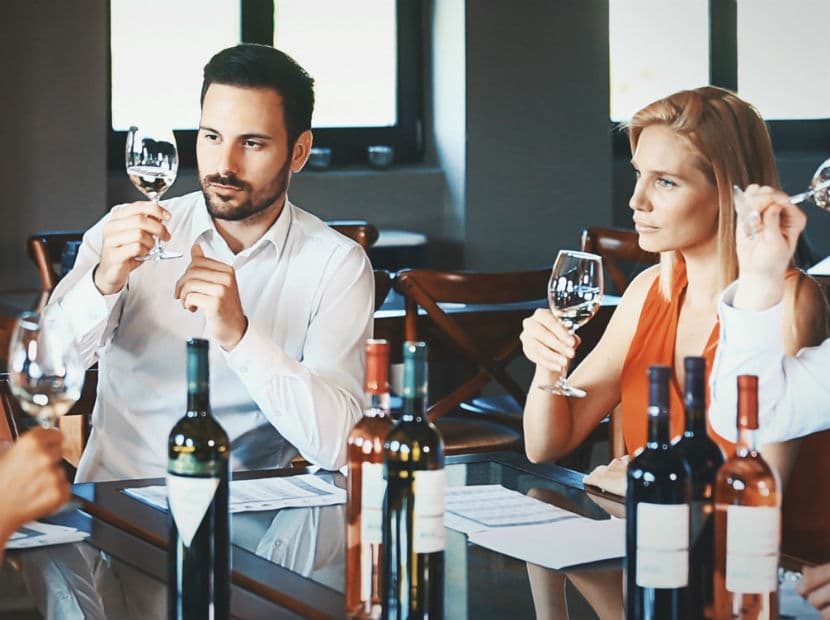 Sagitario. Disfrutan con todos los placeres de la vida ¡y los de la mesa son insuperables! Un libro de recetas, utensilios de cocina, cursos gastronómicos o una cata de comida y vino serían un acierto.