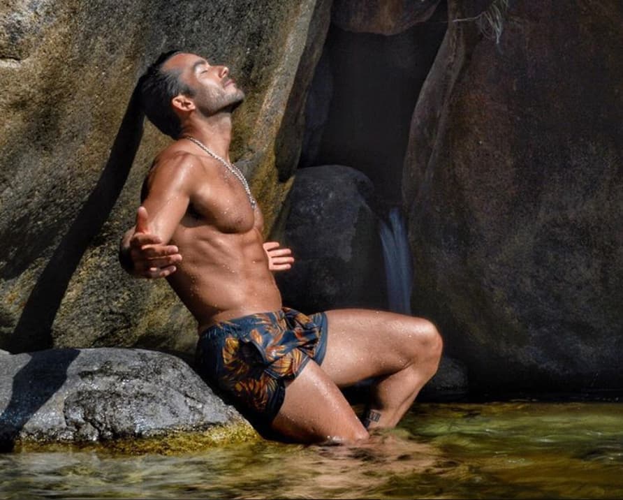 Aarón luce cuerpazo en redes sociales