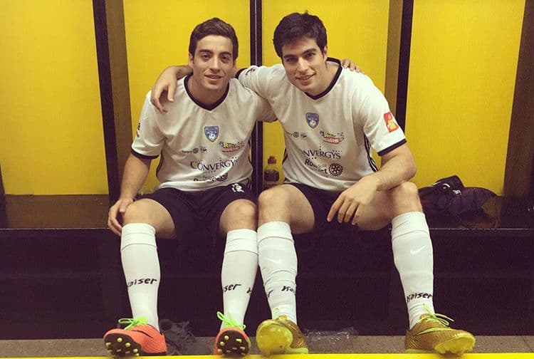 Además, el joven disfruta del deporte como el futbol y, al igual que su hermano mayor, las carreras y andar en motocicleta.