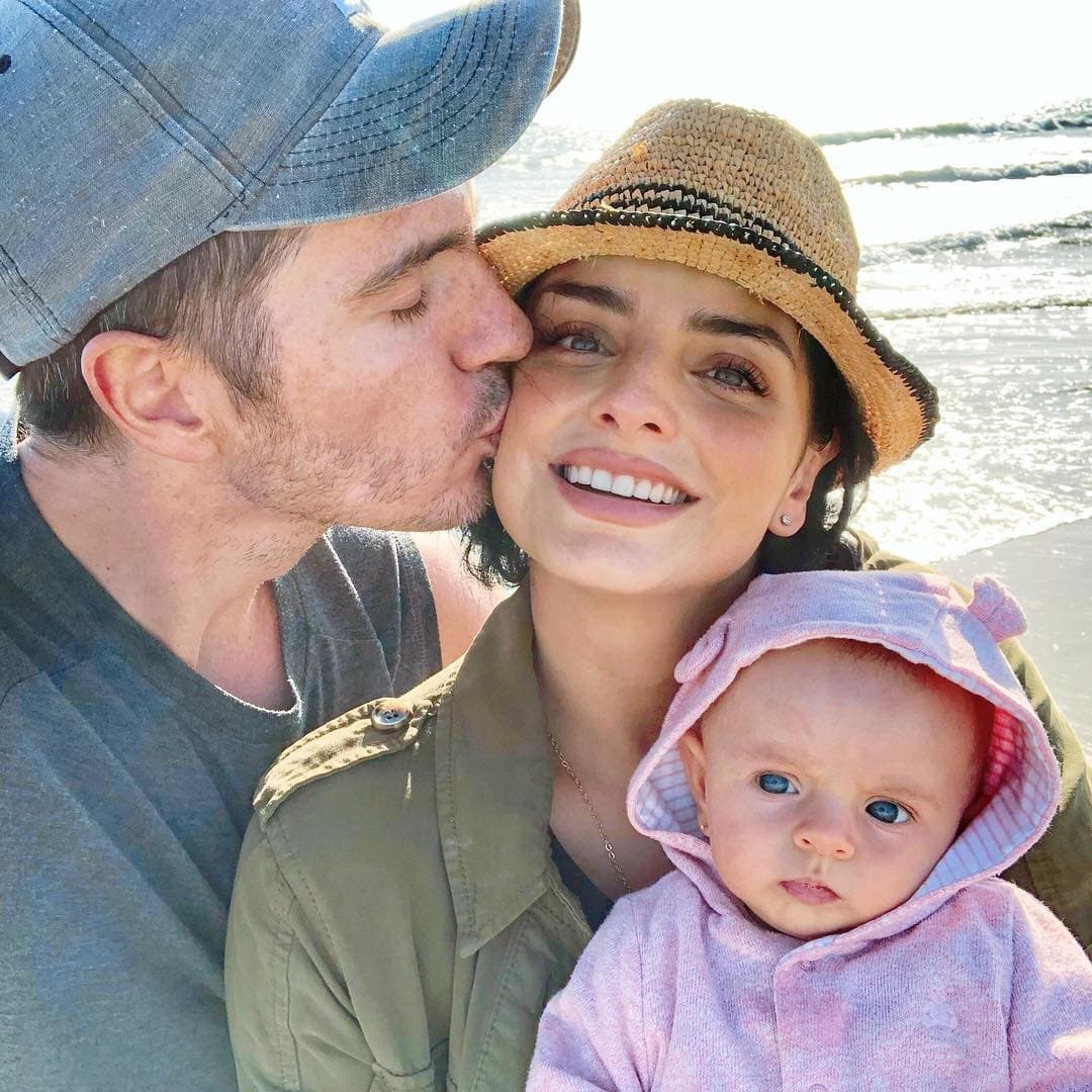 Mauricio Ochmann y Aislinn Derbez presumen la belleza de su hija Kailani