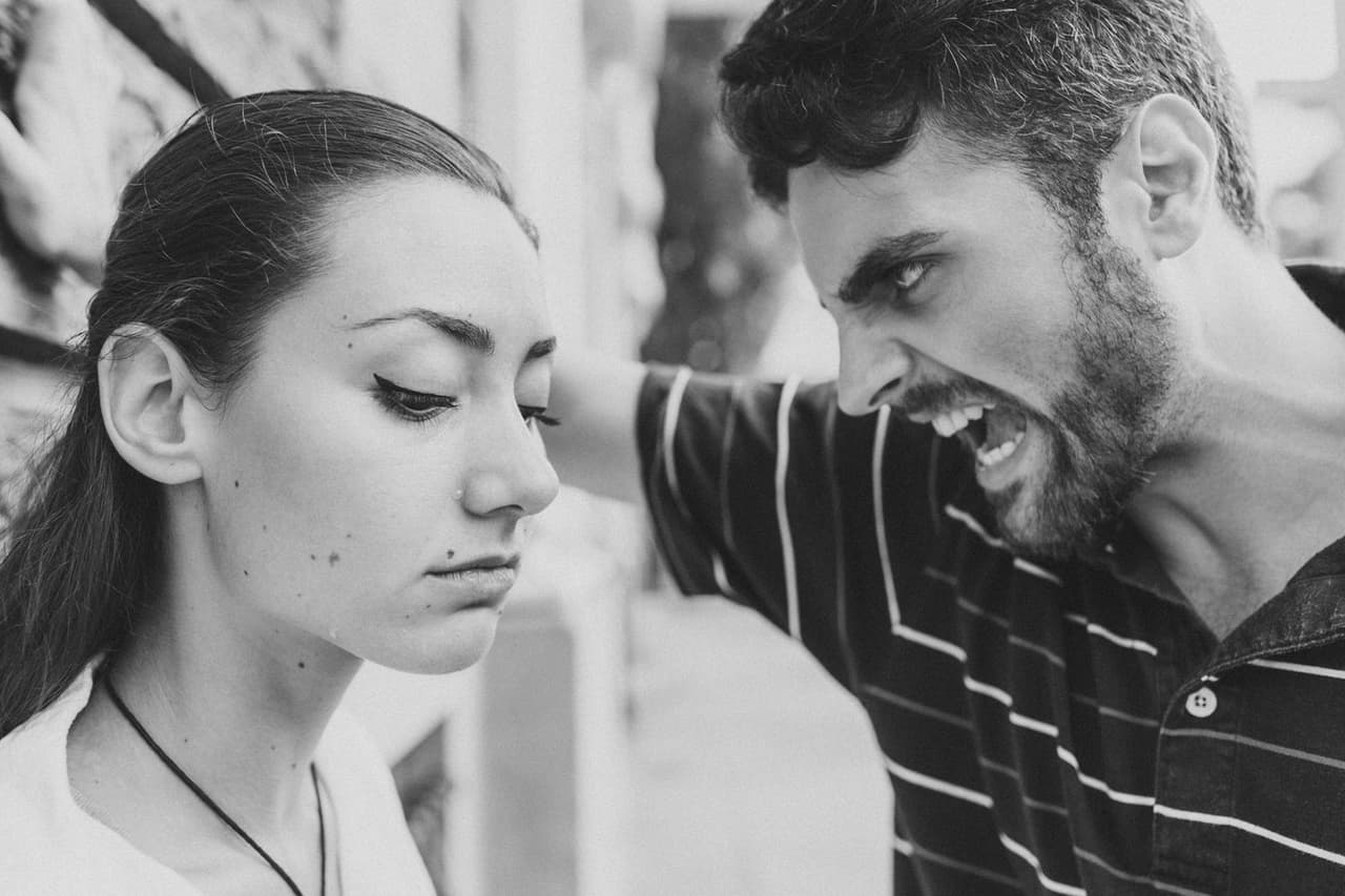 Señales de que tienes una relación abusiva