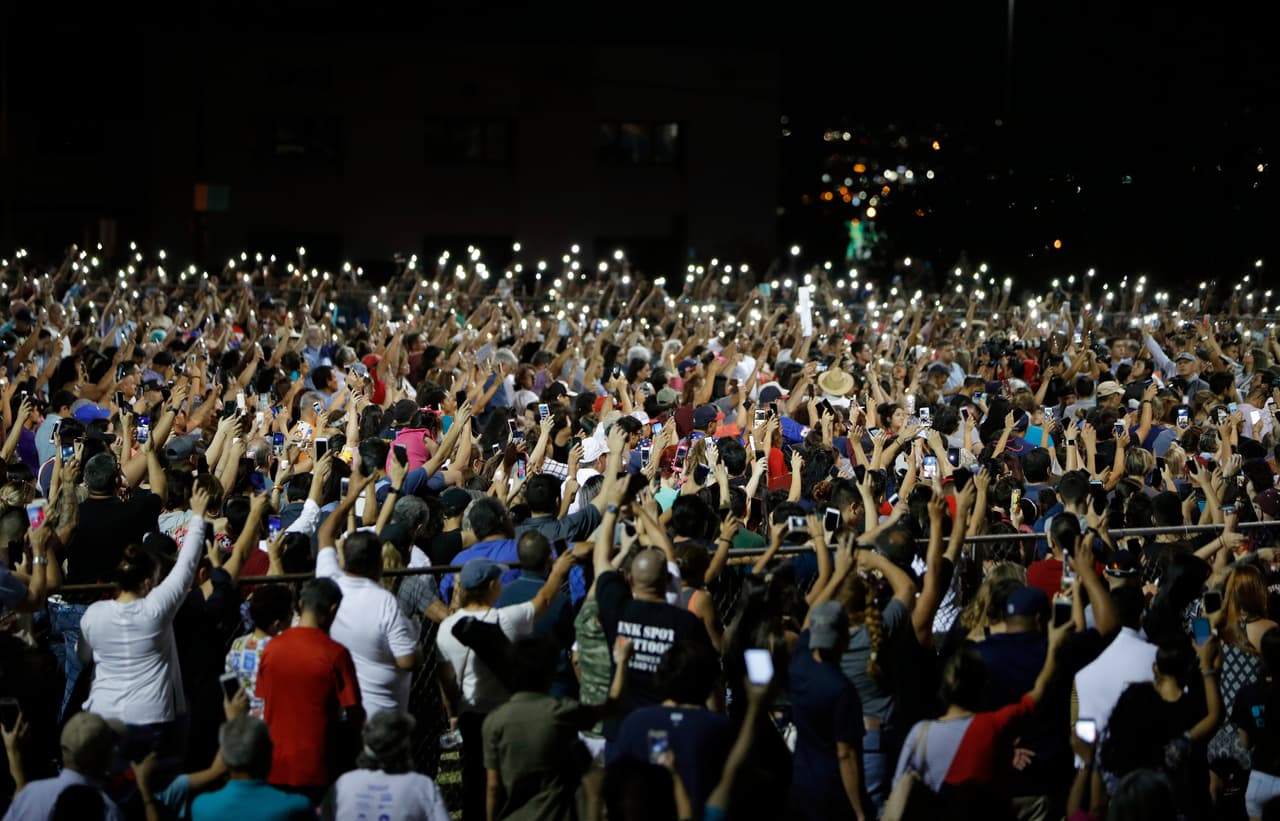 La noche del 4 de agosto cientos de personas se reunieron en el sitio del ataque, así como al sur de la línea fronteriza enviando luz a las víctimas que cayeron ahí.