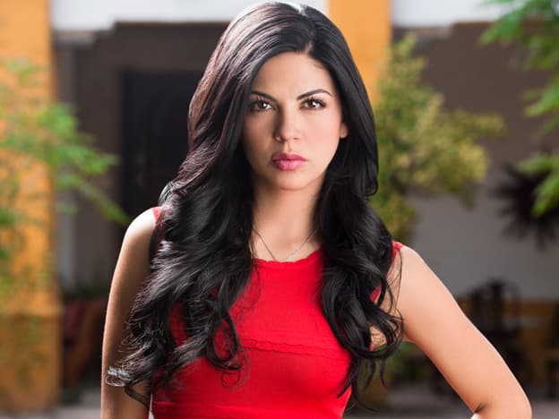 África Zavala deja al descubierto sus encantos con sensual lencería