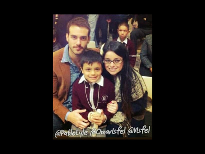 Omar, hijo de Violeta Isfel, realizó su Primera Comunión en 2013 y su padrino fue Pablo Lyle.