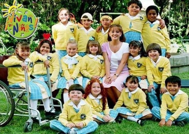 "¡Vivan los niños!" fue una telenovela infantil mexicana producida por Nicandro Díaz en el año 2002.