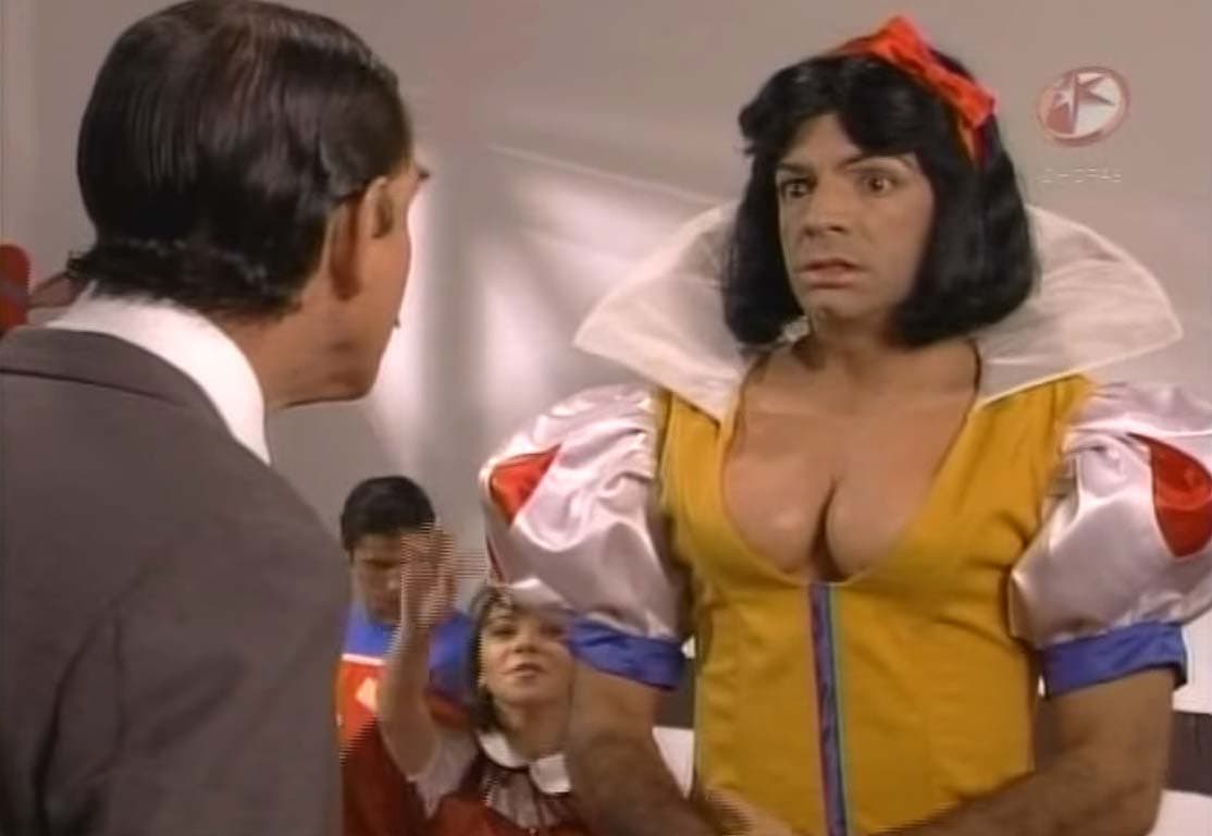 Eugenio Derbez interpretó a una Blanca Nieves sin igual y en otra ocasión también se vistió de 'Federica P. Luche'.
