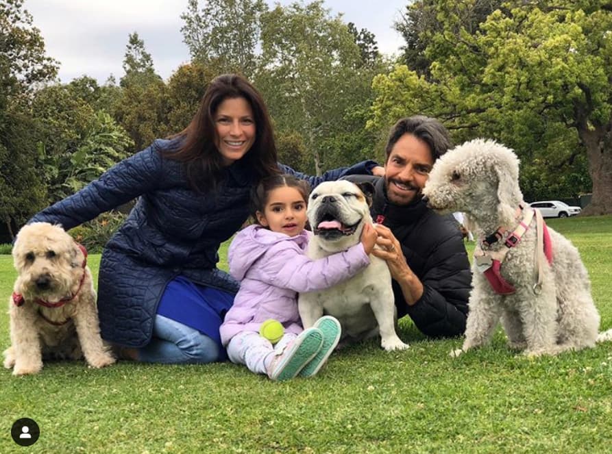 Alessandra Rosaldo se casó con Eugenio Derbez en julio de 2012 y fruto de esa relación nació Aitana el 4 de agosto de 2014. Pese a que es muy parecida a su padre, la vocalista de Sentidos Opuestos ha dicho en varias entrevistas que la niña heredó su forma de ser.