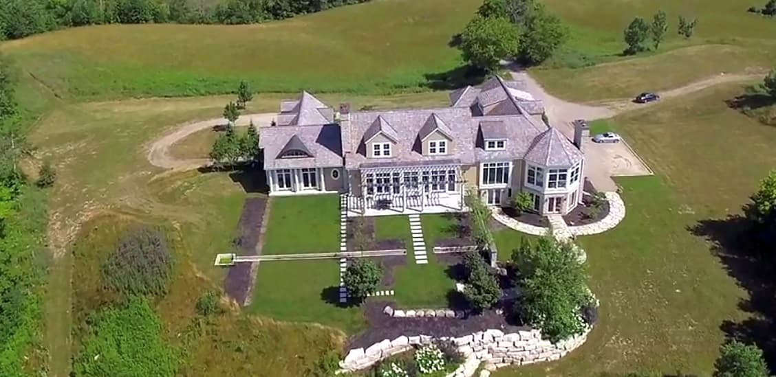 La vivienda se localiza en una hermosa región de Canadá