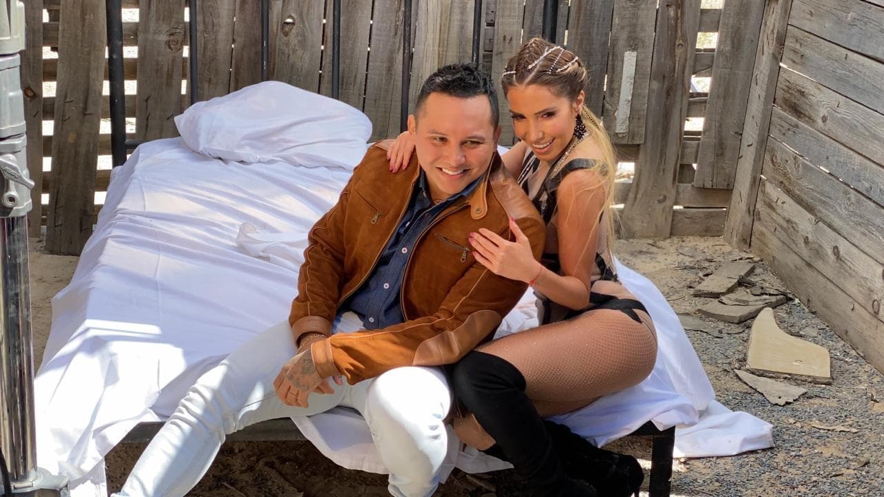 Tras hacer oficial su colaboración con Edwin Luna, Andrea Escalona viajó la tarde del 26 de febrero a Monterrey para la grabar el video oficial de ‘Telerañas’, el cual saldrá muy pronto en las plataformas digitales.