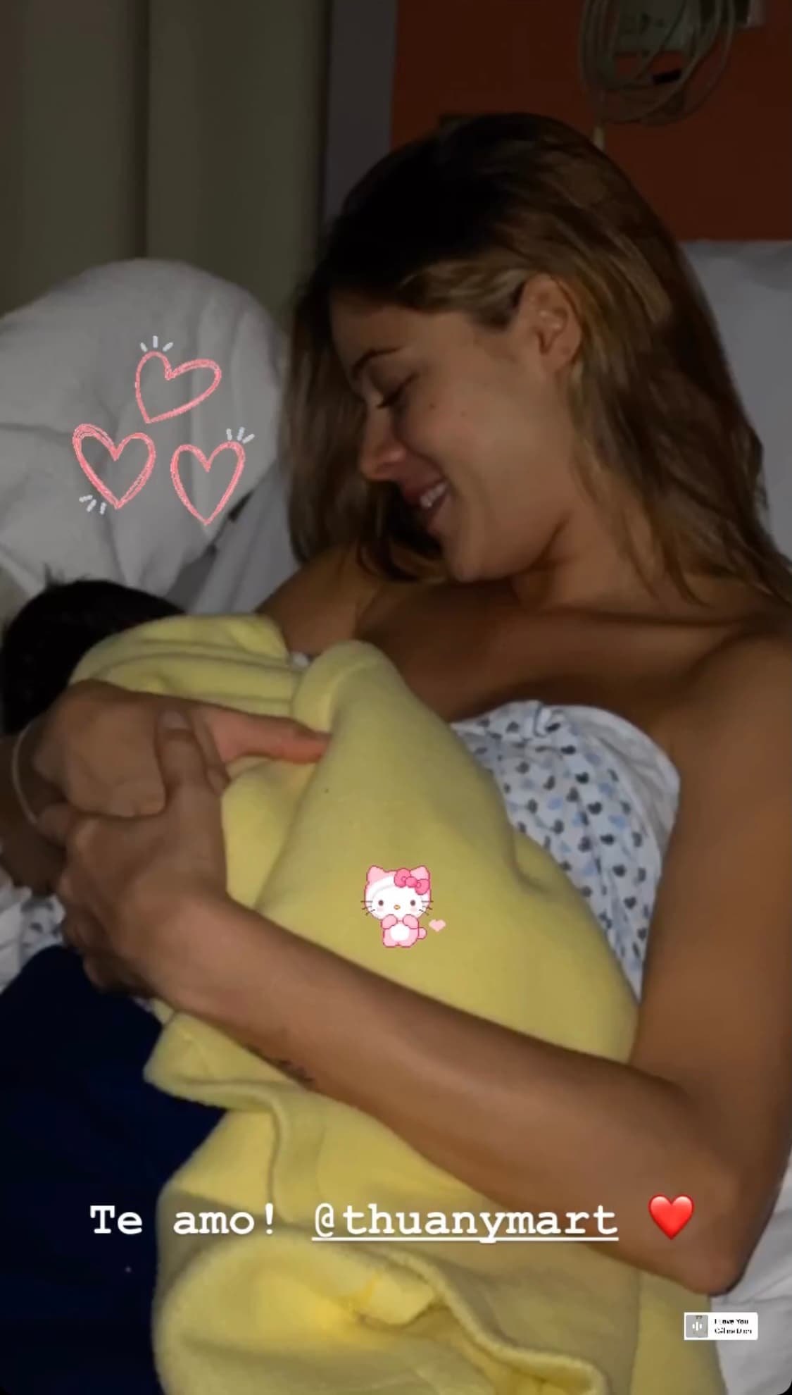 Adrián Uribe da detalles del nacimiento de su hija y enternece al mostrarla dormida