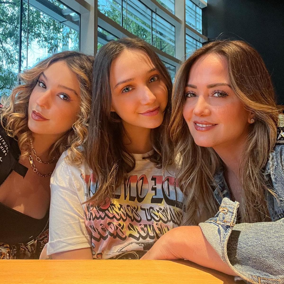 Andrea Legarreta prueba con foto que es idéntica a su hija Nina Rubín
