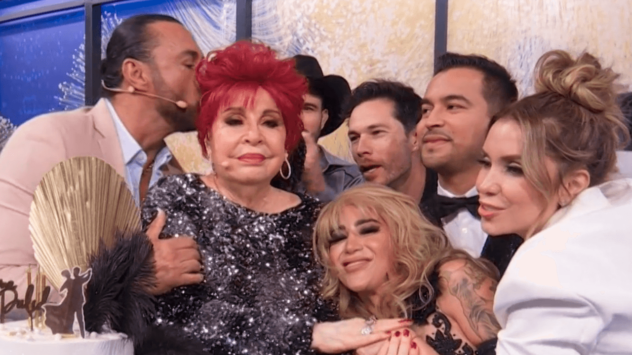 La maestra Ema Pulido celebra su cumpleaños número 80 en Las Estrellas Bailan Hoy