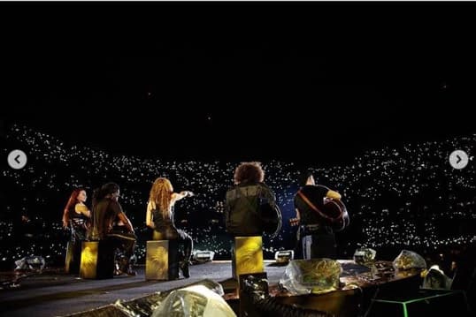 Shakira cantó canciones emblemáticas de su carrera y de su nuevo material discográfico.