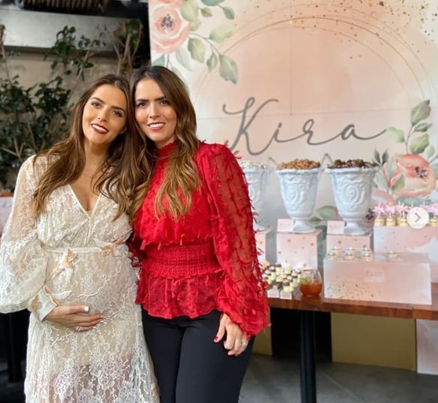 El 13 de octubre, Claudia tuvo un baby shower, en el que reveló que su hija se llamará Kira. “Gracias Vicky Álvarez y a Vicky Ocampo por este gran #BabyShower para #BabyKira y a todas mis amigas y familia que compartieron conmigo ayer, por darme tanto amor y llenar mi camino de pura magia”, confesó en su post.