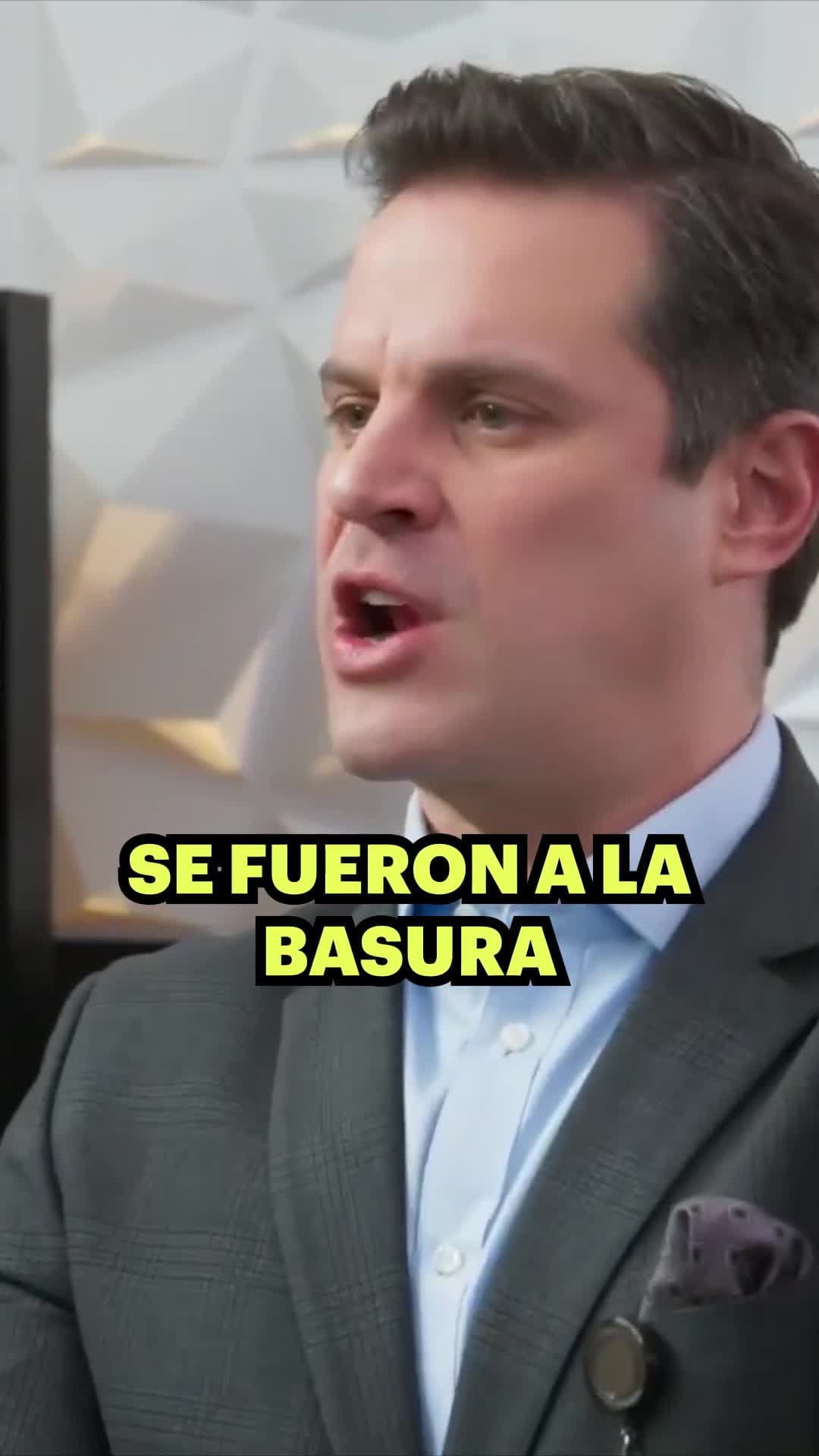 Karen le reclama a Fausto que haya regresado con Daniela