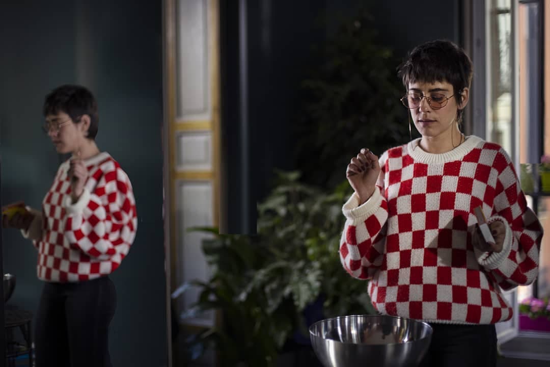 Aunque no destaparon a qué personaje interpretará, en el perfil de Instagram de ‘La Casa de las Flores’ fue publicada una foto de María León, hermana del actor Paco de León, quien se suma al elenco de esta temporada.