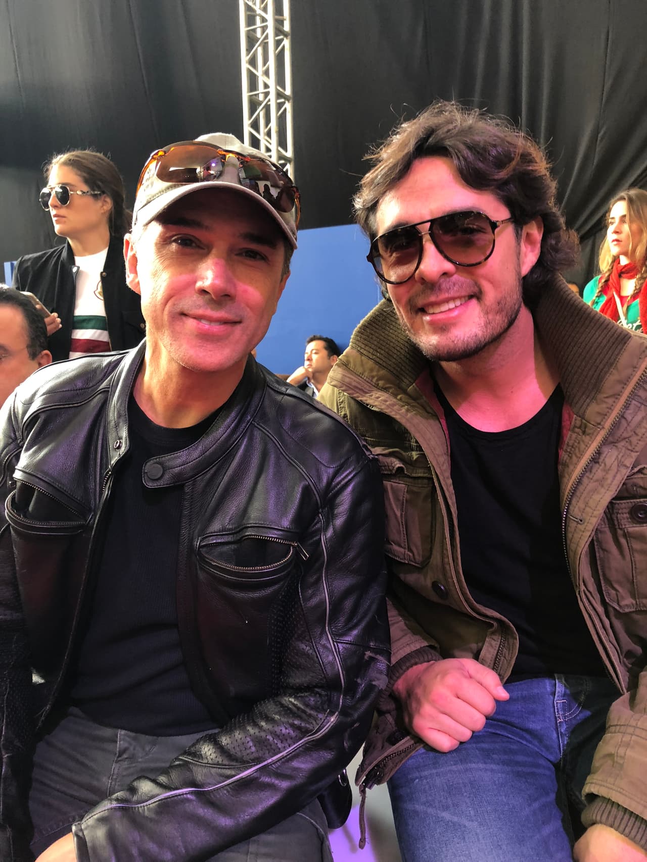 Aunque no se pusieron la verde, Sergio Mayer y Fernando Alonso apoyaron con todo a la Selección Mexicana