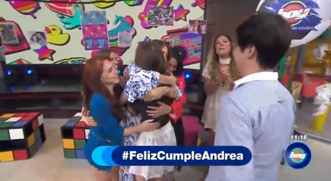 La condutora lloró al ver lo grande que están los actores