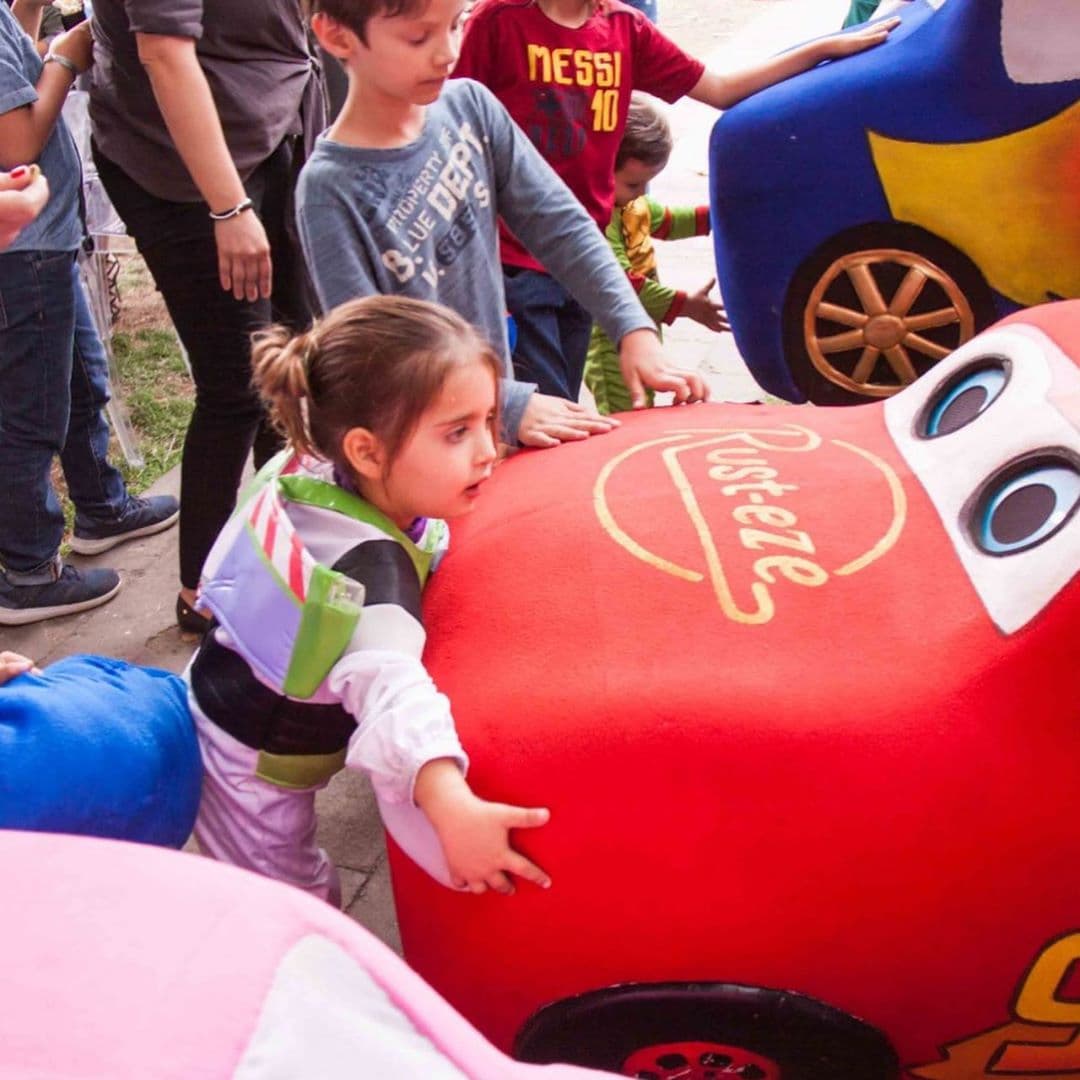 Durante el festejo, Marcelo usó un traje de ‘Buzz lightyear’, además que parte de la decoración, como la mesa de dulces, contó con los simpáticos personajes de ‘Cars’.