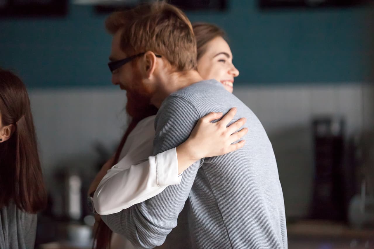 Día del abrazo: Así es como abraza cada signo zodiacal