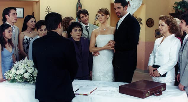 En el 2003, llegó otro gran protagónico a su carrera ‘Velo de novia’, donde conoció a quien sería su pareja sentimental Susana González.